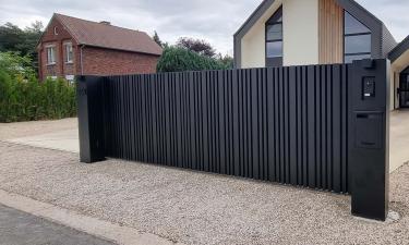 Aluminium schuifpoort met Cupro profielen Zwart | Model Cupro