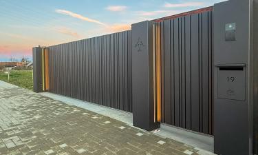 Design high end schuifpoort met verlichting — Tongeren