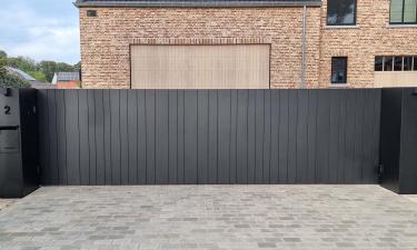 Highend schuifpoort model met brede palen | Model Mondo