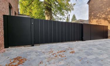 High-end aluminium schuifpoort met exclusieve panelen | Model Cupro dicht