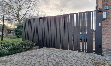 Aluminium vleugelpoort met verticale profielen - Model Cupro