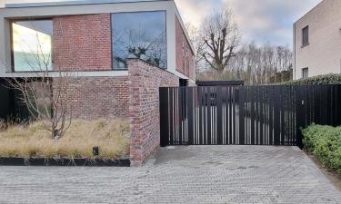 Zwarte Aluminium vleugelpoort - Model Cupro