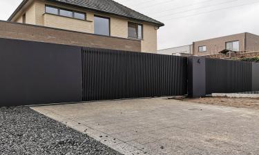 Design project schuifpoort in stijl Lamels gecombineerd met loopdeur en panelen in Panel