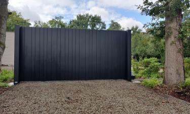 Aluminium schuifpoort op rail in stijl Lamels - Bolderberg