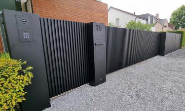 Design schuifpoort project met panelen en looppoort - Model Lamellen dicht